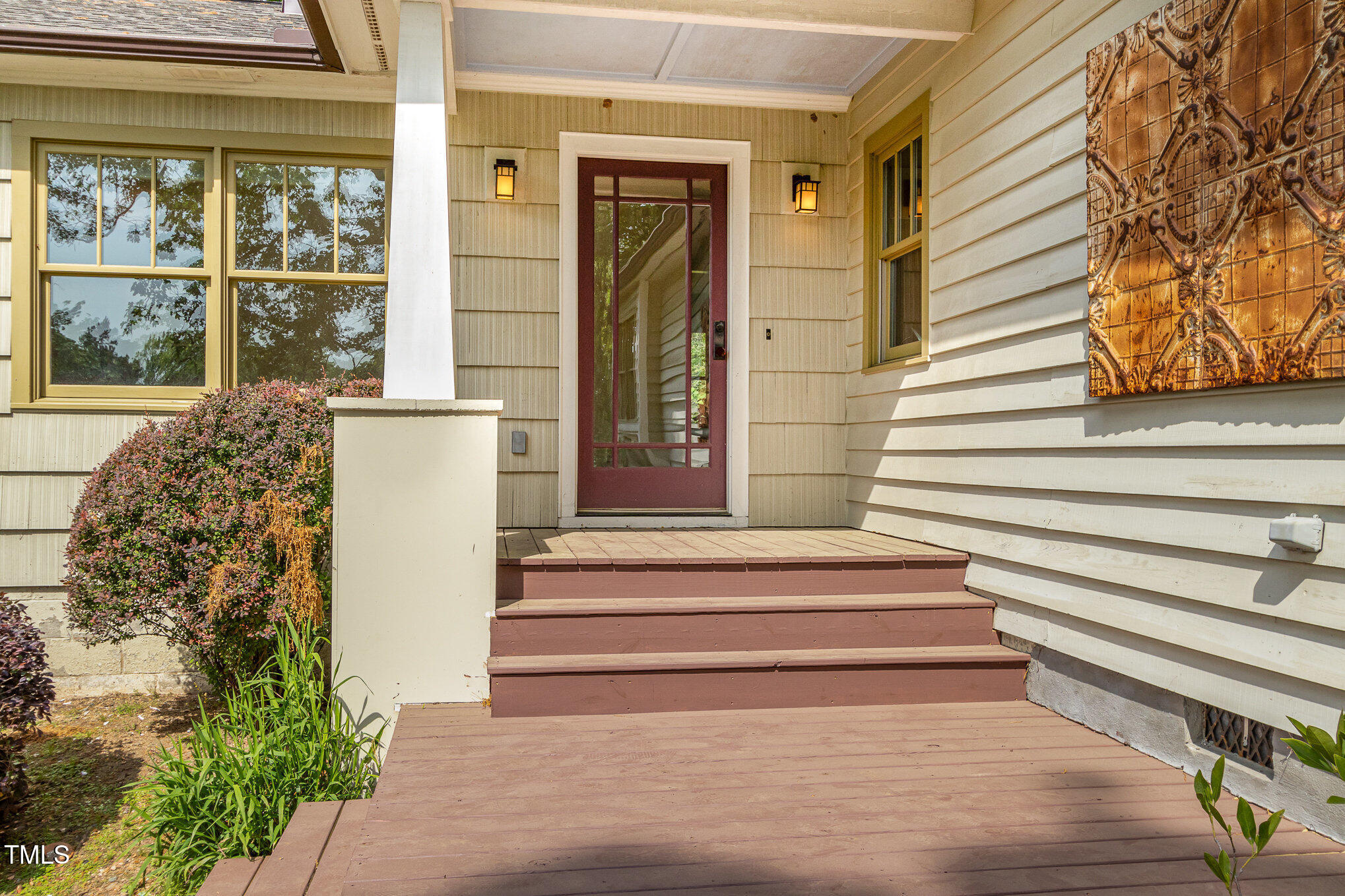 804 Old Mill Road Chapel Hill, NC 27514 - Photo 3 of 30 a view of entryway with a front door