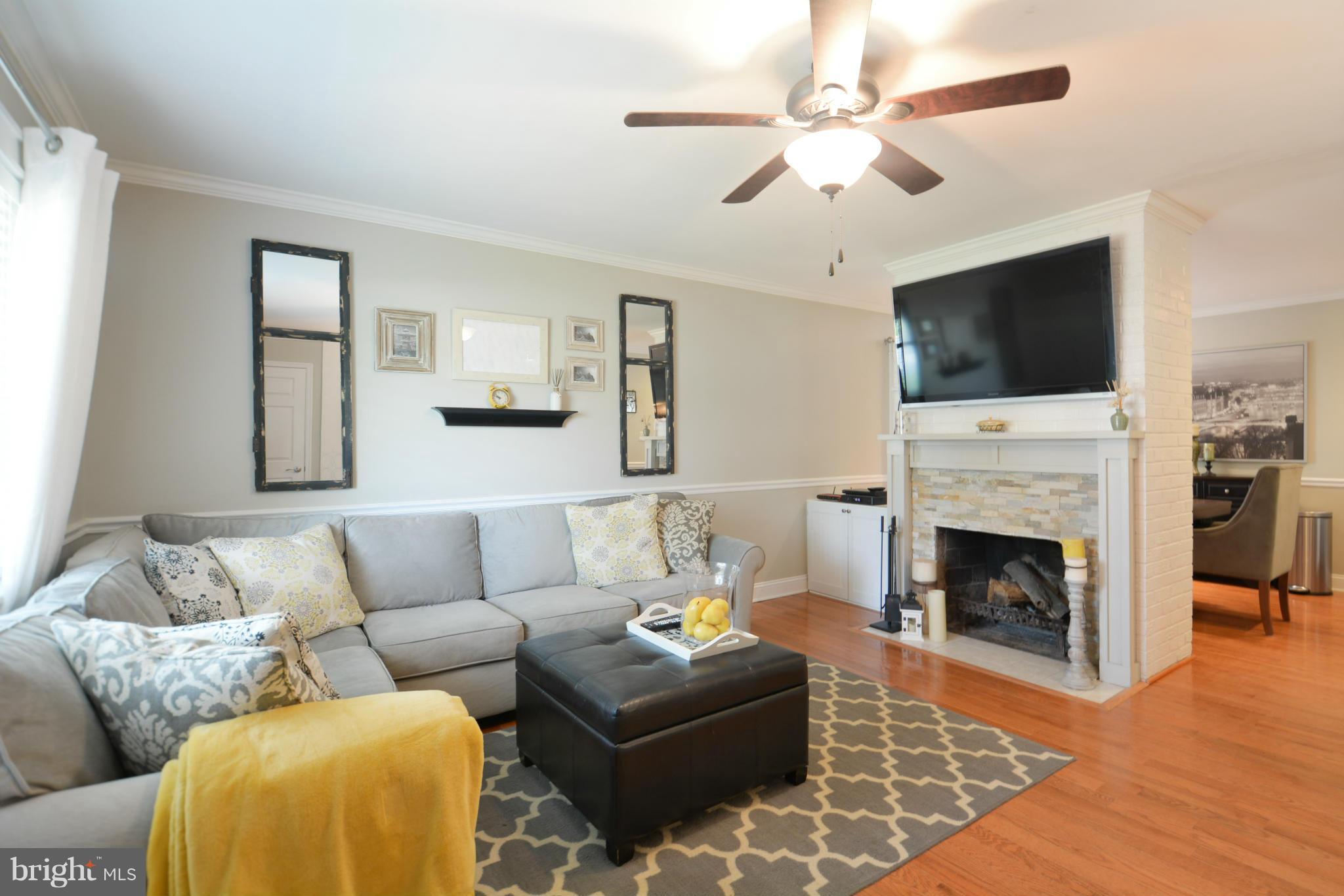 3933 Arcadia Road Alexandria, VA 22312 - Photo 4 of 30 Living Room