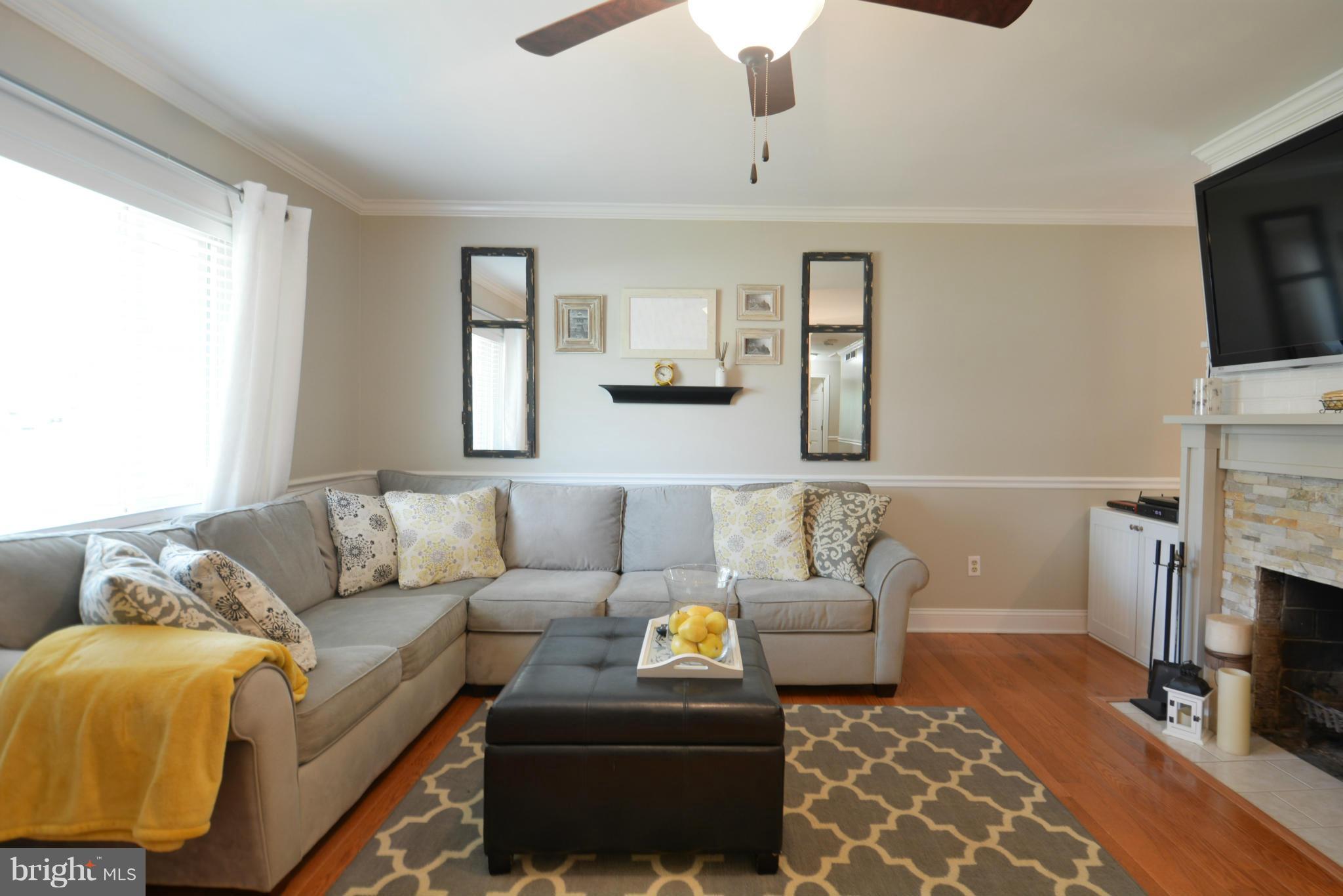 3933 Arcadia Road Alexandria, VA 22312 - Photo 5 of 30 Living Room