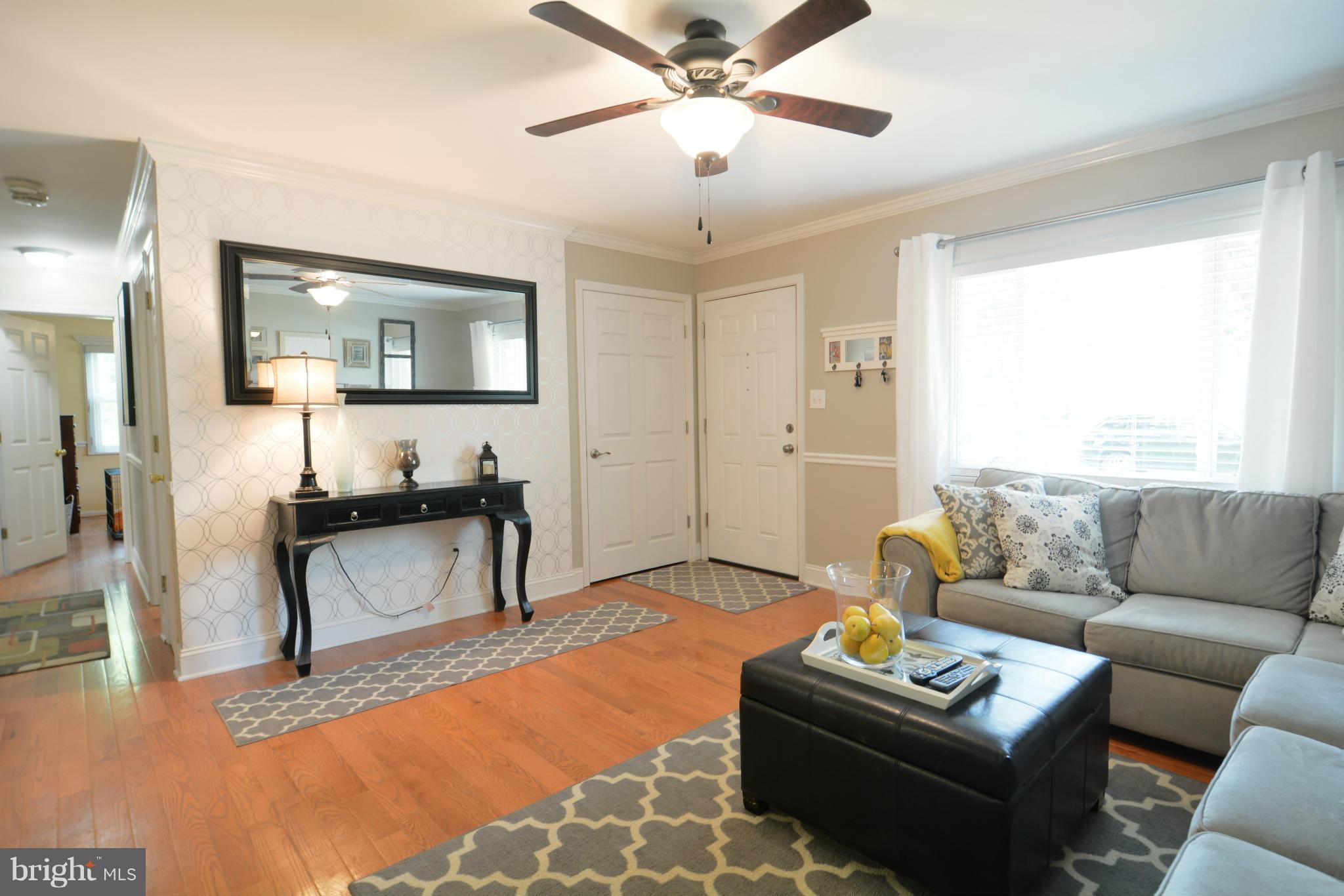3933 Arcadia Road Alexandria, VA 22312 - Photo 6 of 30 Living Room