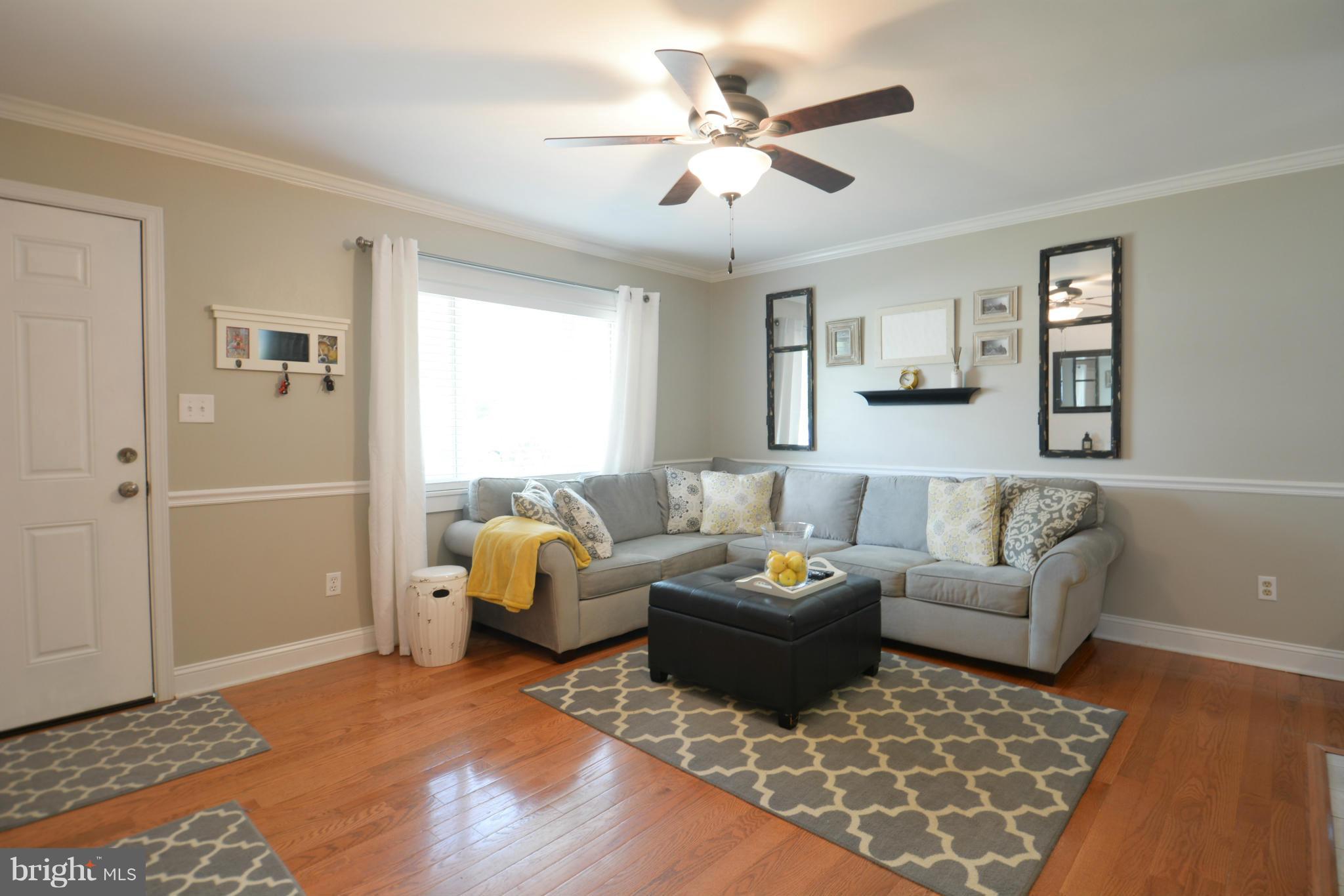 3933 Arcadia Road Alexandria, VA 22312 - Photo 7 of 30 Living Room