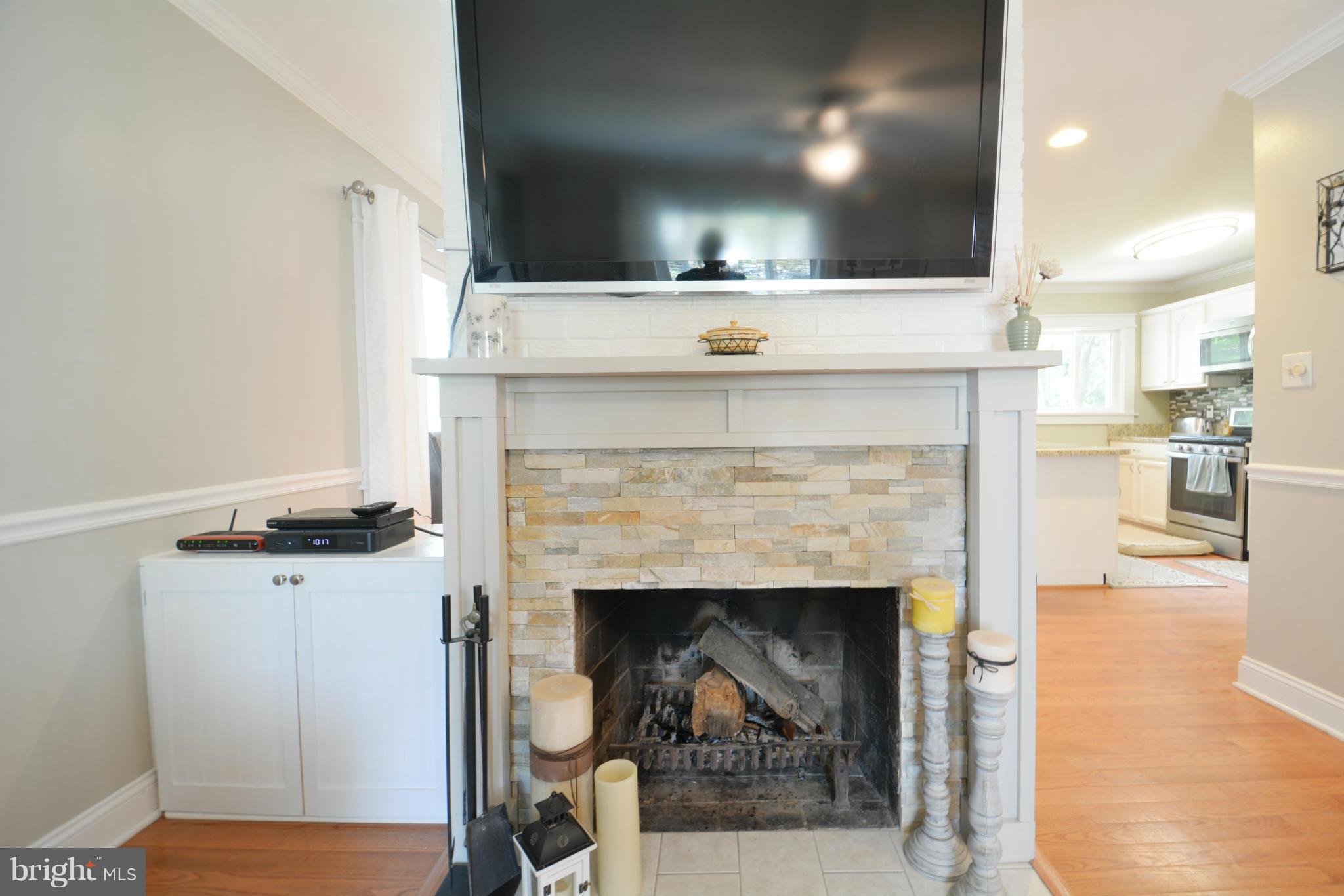 3933 Arcadia Road Alexandria, VA 22312 - Photo 8 of 30 Living Room
