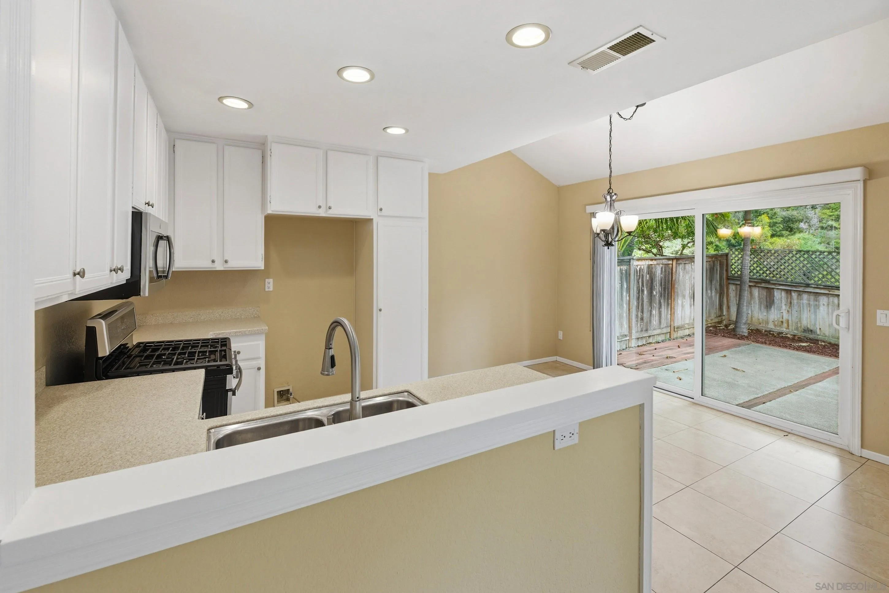 2685 Regent Road Carlsbad, CA 92010 - Photo 11 of 36