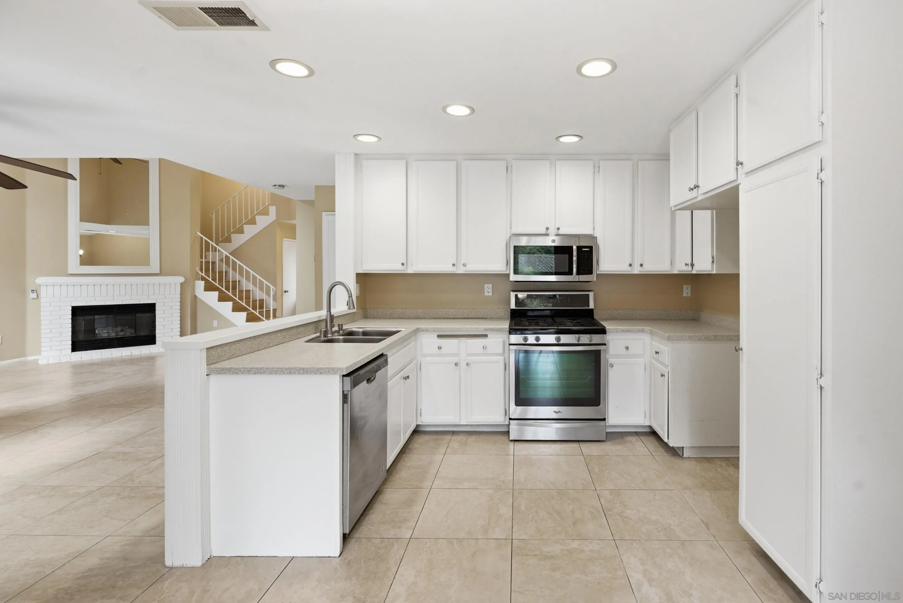 2685 Regent Road Carlsbad, CA 92010 - Photo 10 of 36