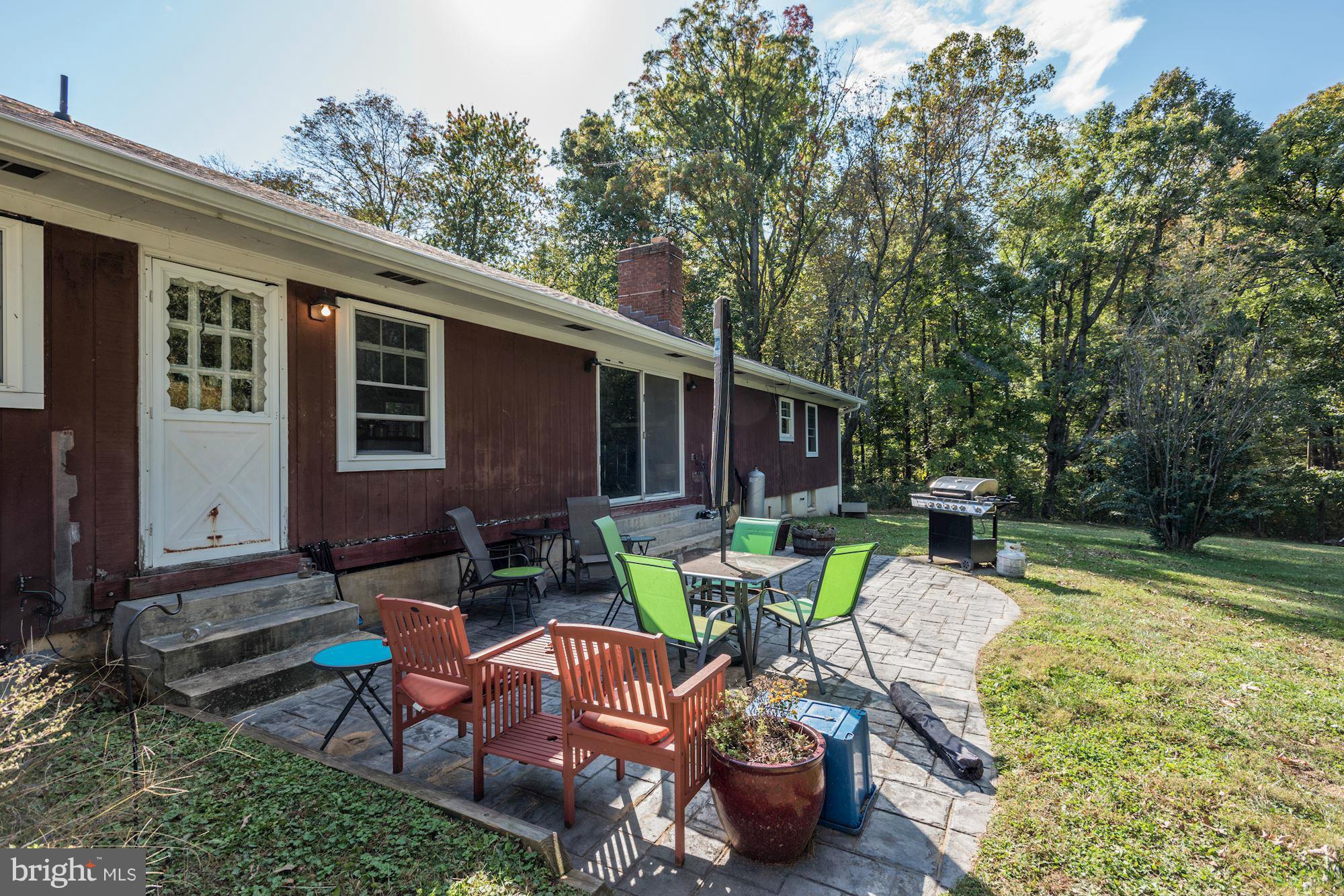 16869 Ivandale Road Hamilton, VA 20158 - Photo 16 of 21 a view of backyard with outdoor seating and plants