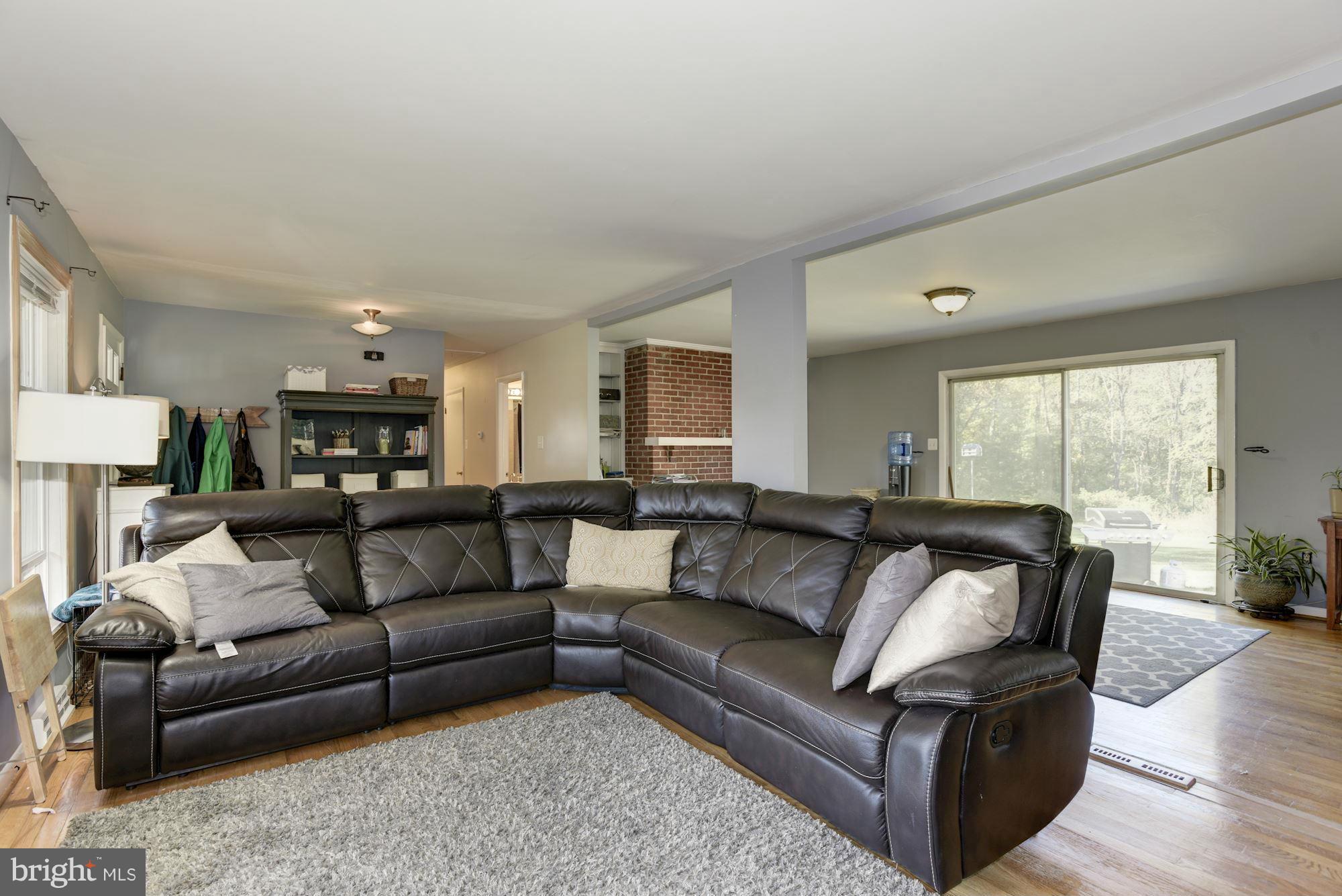 16869 Ivandale Road Hamilton, VA 20158 - Photo 6 of 21 a living room with a couch and a window