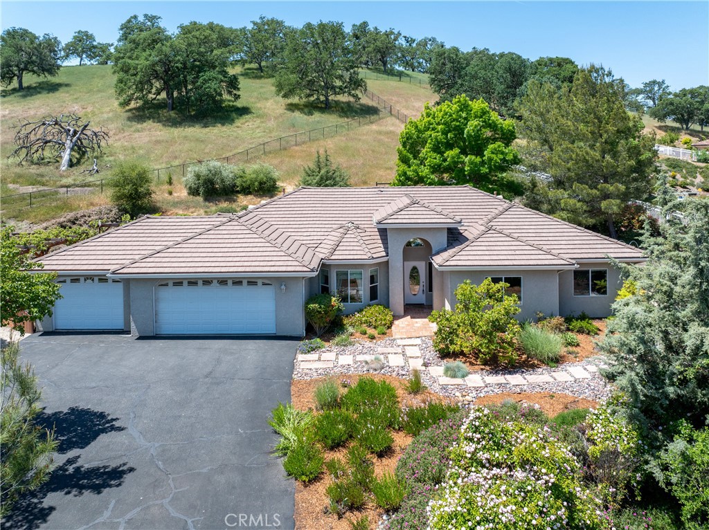 9539 Carmel Road Atascadero, CA 93422 - Photo 1 of 1 This gem is an elegant home that spans 2700 sf of luxury with 4 bedrooms plus an office/formal living room, and 3 baths.