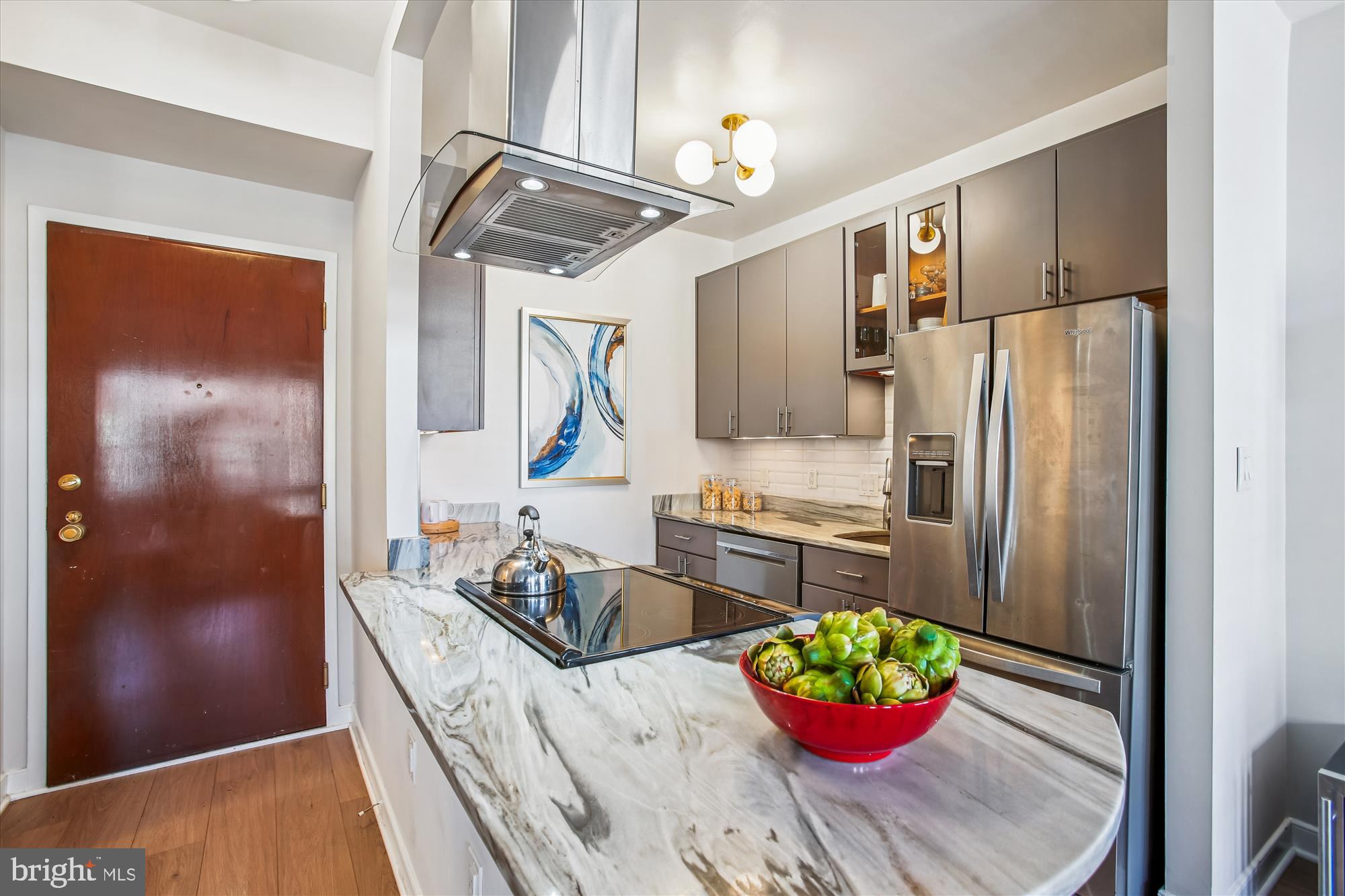 955 26th Street Northwest, Unit 503 Washington, DC 20037 - Photo 7 of 35 Updated kitchen
