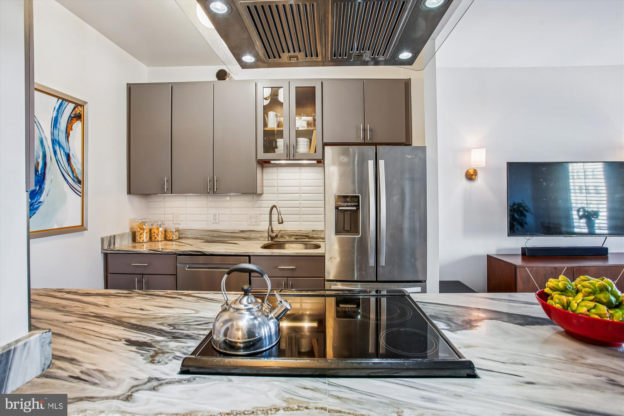 955 26th Street Northwest, Unit 503 Washington, DC 20037 - Photo 8 of 35 Updated kitchen