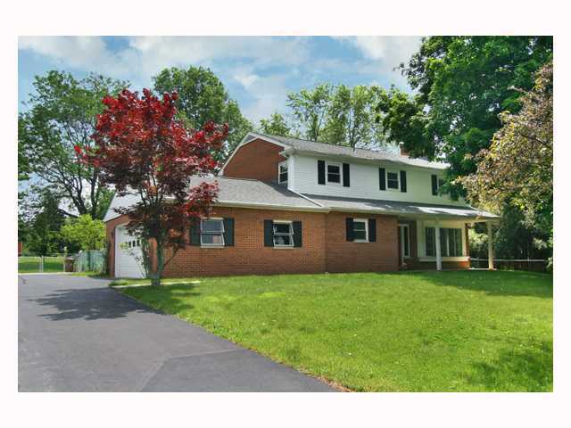954 Plum Ridge Columbus, OH 43213 - Photo 1 of 18 Gallery Image 1