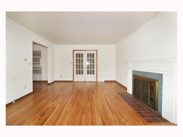 954 Plum Ridge Columbus, OH 43213 - Photo 3 of 18 Gallery Image 3