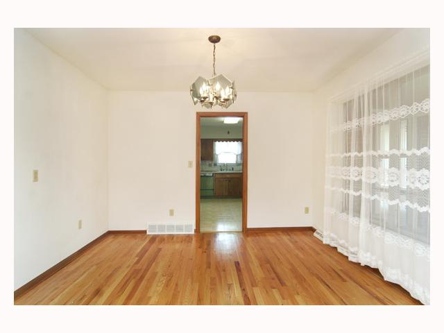 954 Plum Ridge Columbus, OH 43213 - Photo 4 of 18 Gallery Image 4