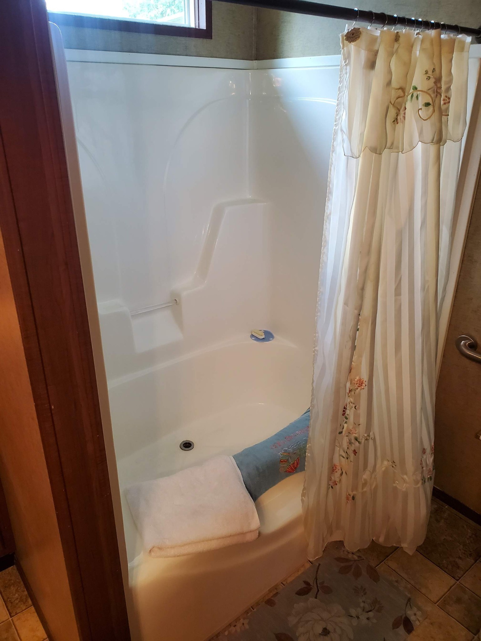 411 West Martin Road Collinwood, TN 38450 - Photo 13 of 23 a bathroom with a bathtub and shower