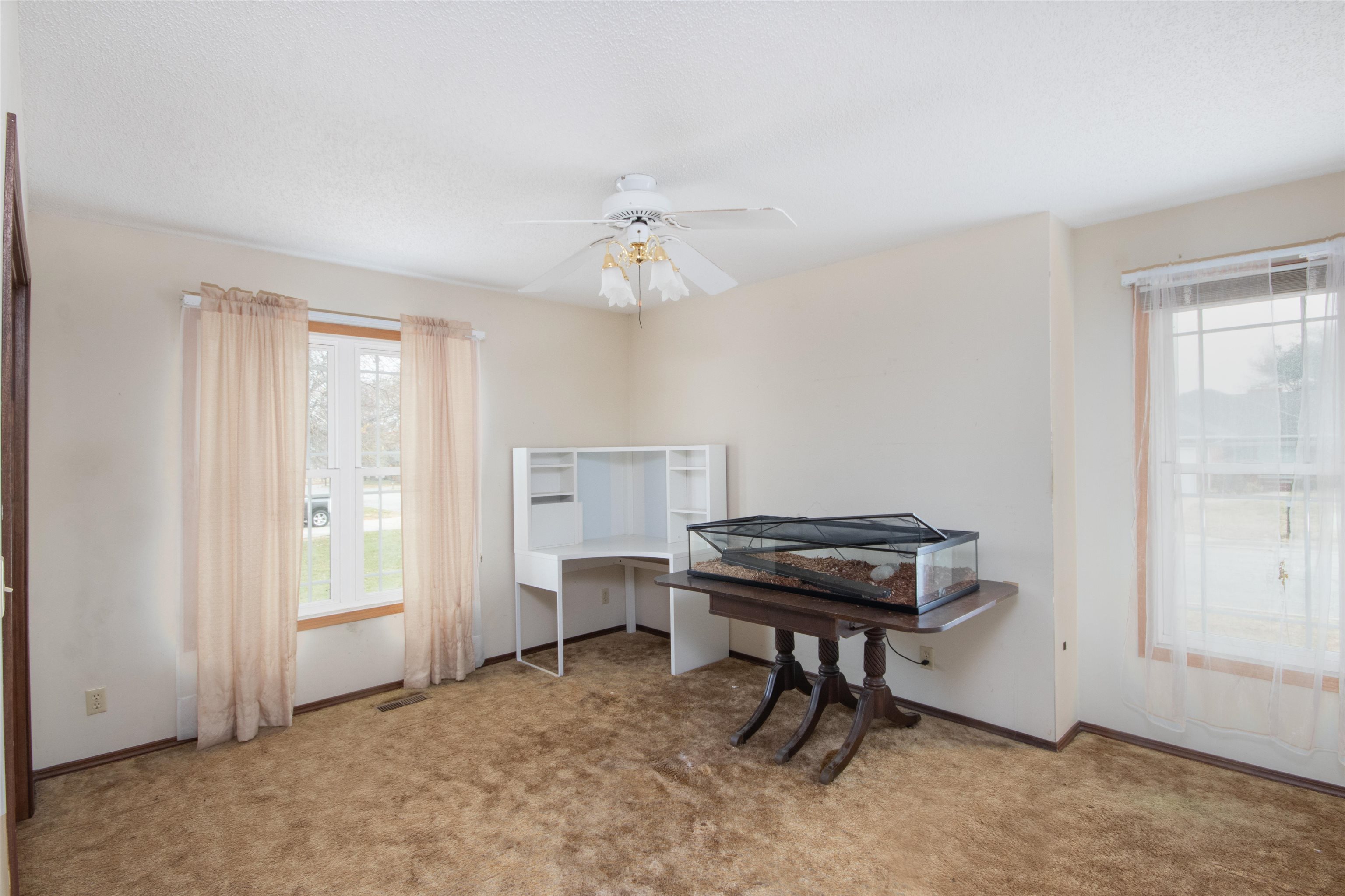 2211 South Capri Street Wichita, KS 67207 - Photo 15 of 34