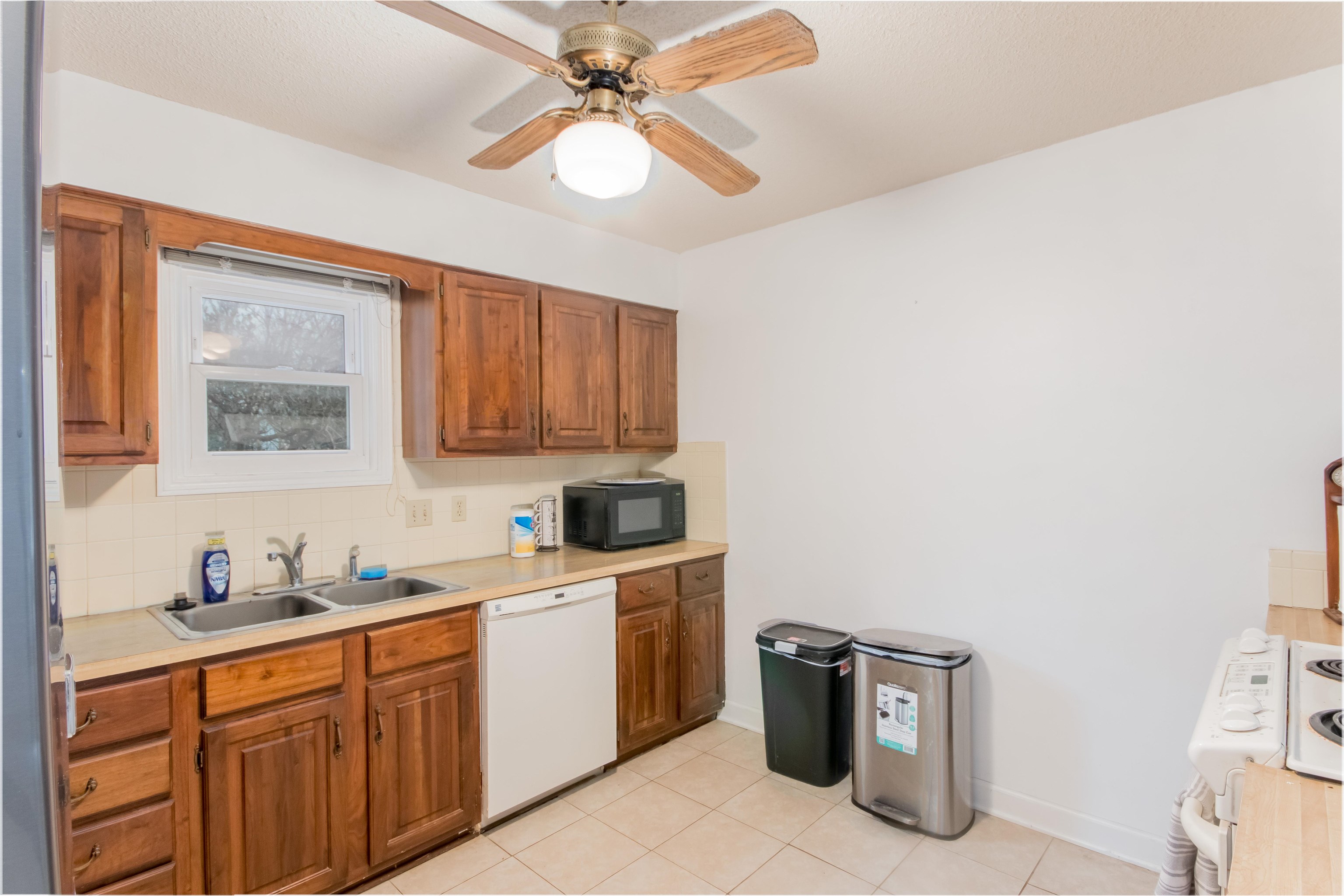 2211 South Capri Street Wichita, KS 67207 - Photo 10 of 34