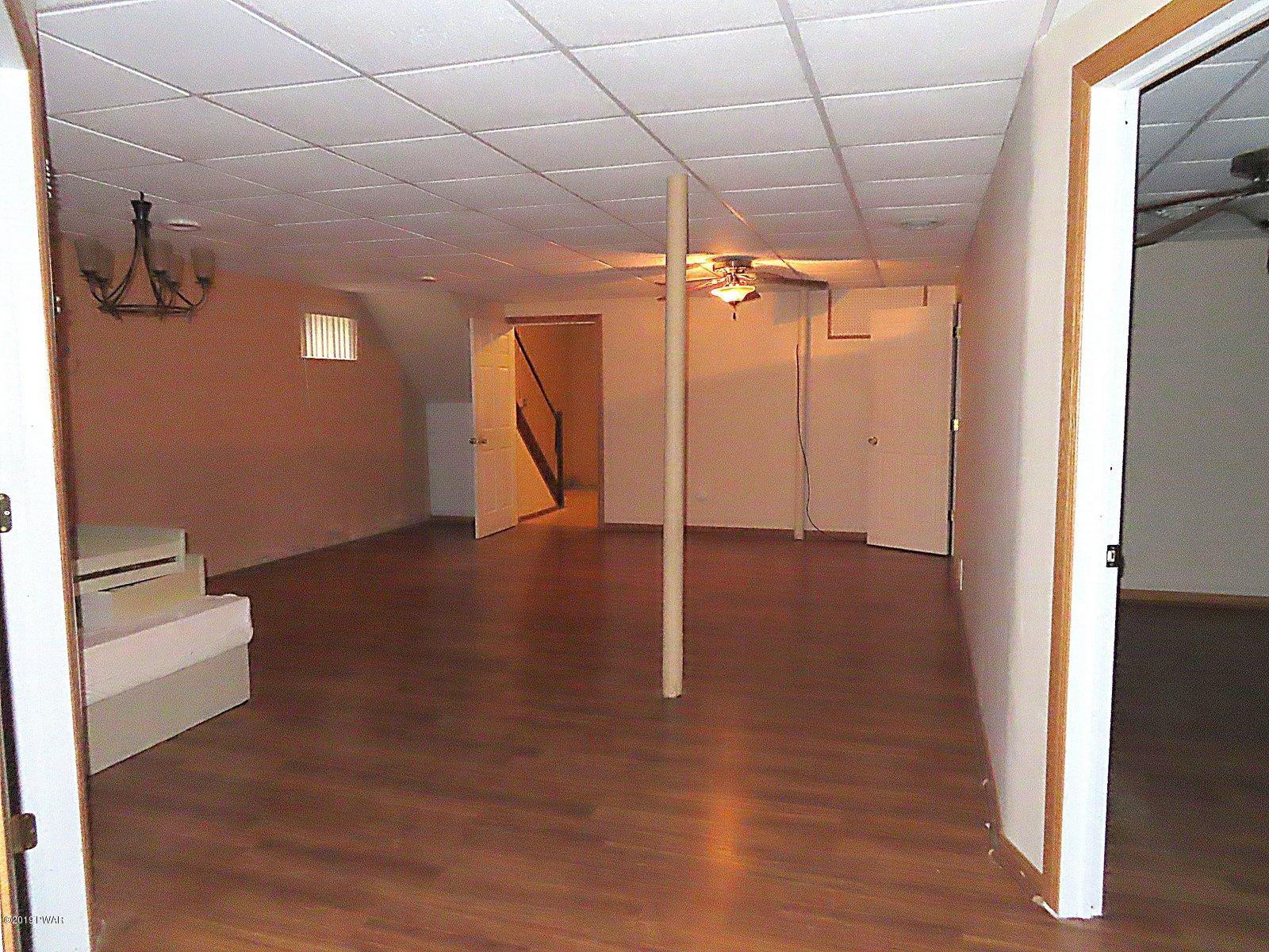107 Entrance Road Tafton, PA 18464 - Photo 26 of 43 Family Room