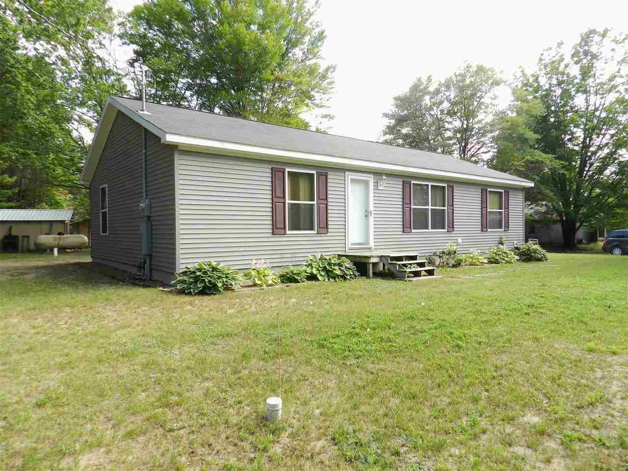 715 Thomas Road South Boardman, MI 49680 - Photo 3 of 33 1801515-2.JPG