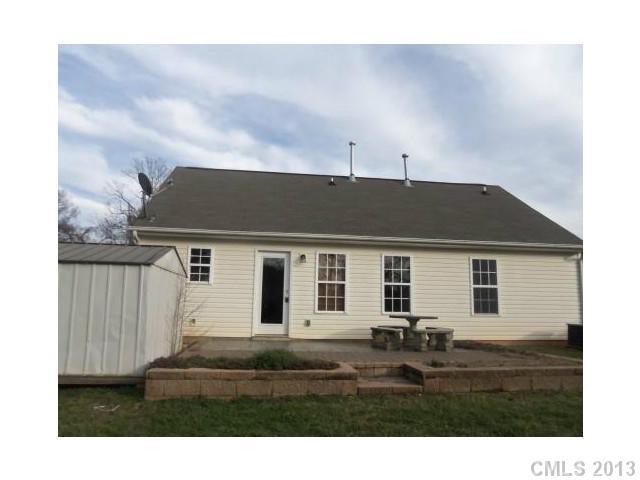 5017 Elizabeth Road Charlotte, NC 28269 - Photo 2 of 12