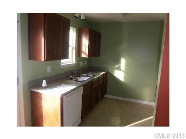 5017 Elizabeth Road Charlotte, NC 28269 - Photo 4 of 12