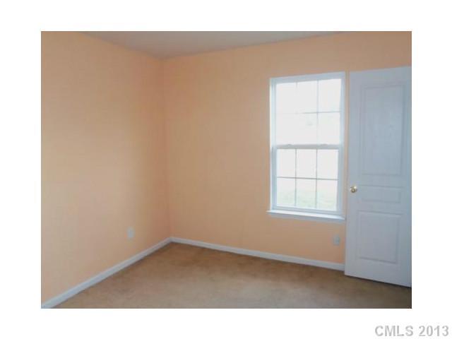 5017 Elizabeth Road Charlotte, NC 28269 - Photo 7 of 12