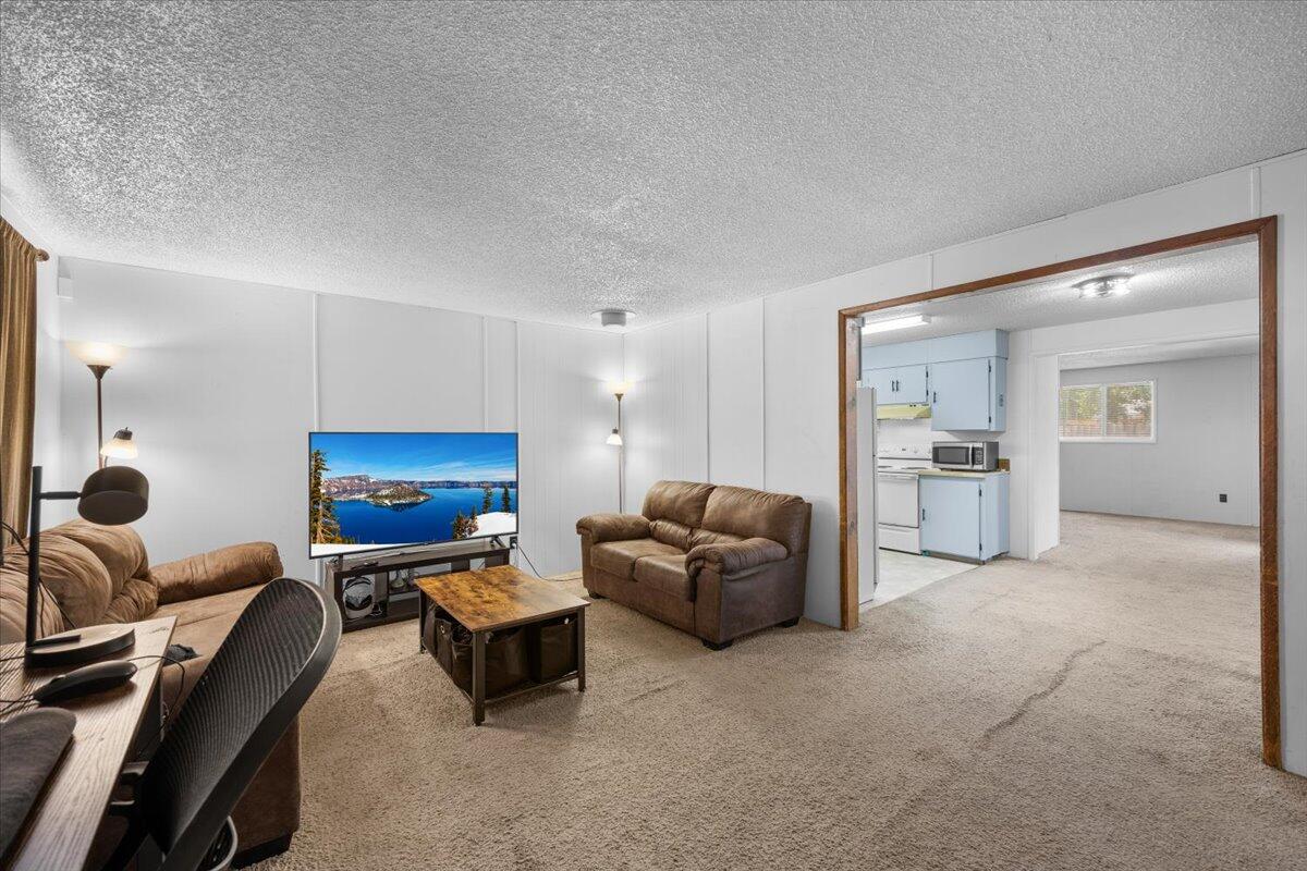 610 Freeman Road Central Point, OR 97502 - Photo 3 of 18 11-IMG_3109