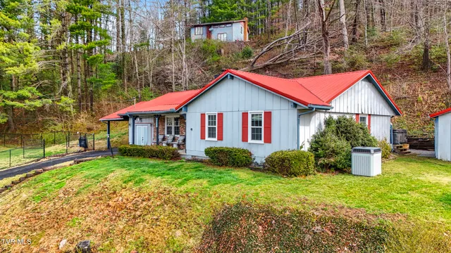 $167,500 | 420 Poplar Street Northwest, Norton, VA 24273