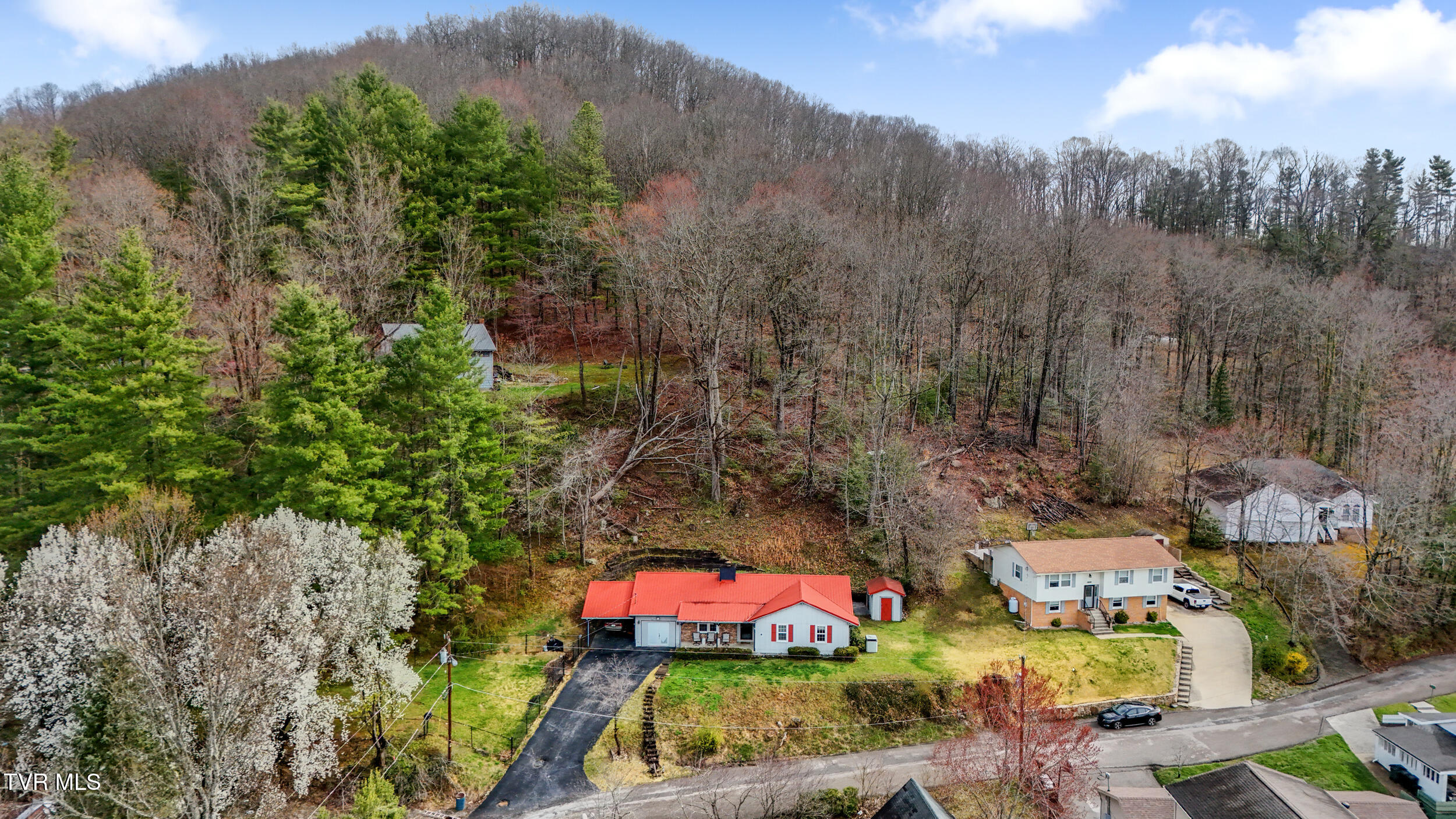 420 Poplar Street Northwest Norton, VA 24273 - Photo 9 of 46 39_dji_20250324105155_0104_d