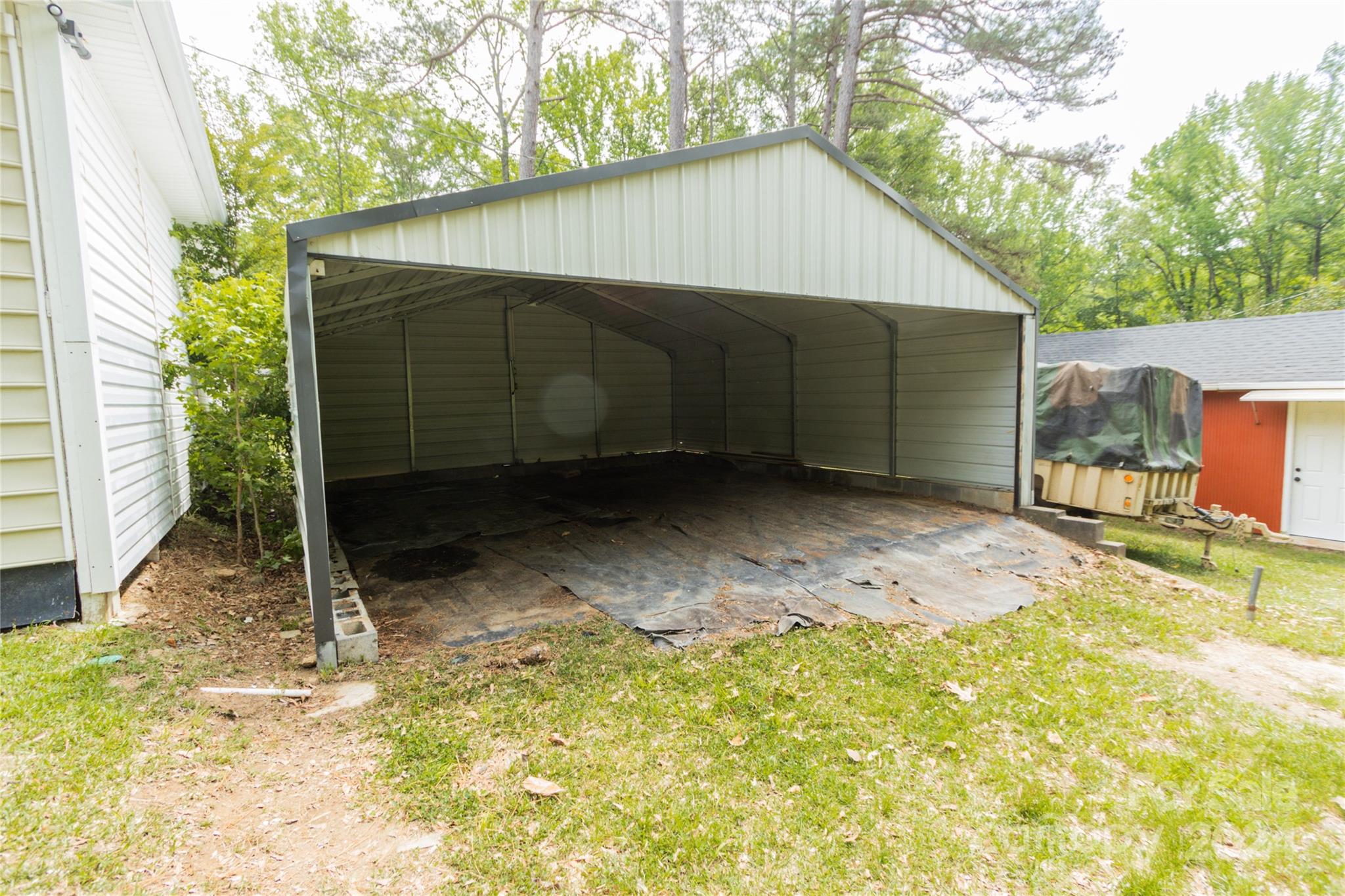 111 Colonial Avenue Lancaster, SC 29720 - Photo 32 of 40 a backyard of a house