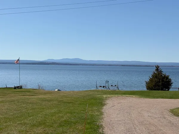 $984,000 | 329 West Shore Road, South Hero, VT 05486