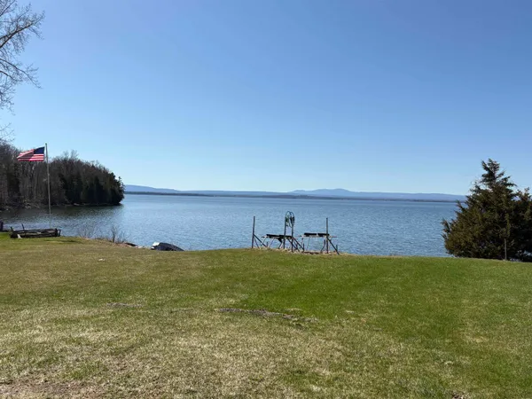 $984,000 | 329 West Shore Road, South Hero, VT 05486