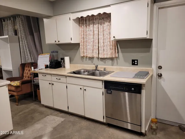 a view of living room washer and dryer