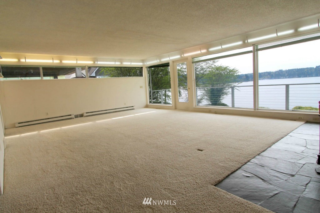 22901 Kingsbury Road Southwest Vashon, WA 98070 - Photo 4 of 15 Gallery Image 4