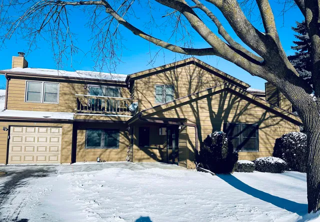 $189,900 | 975 Manor Drive, Unit 78, Neenah, WI 54956