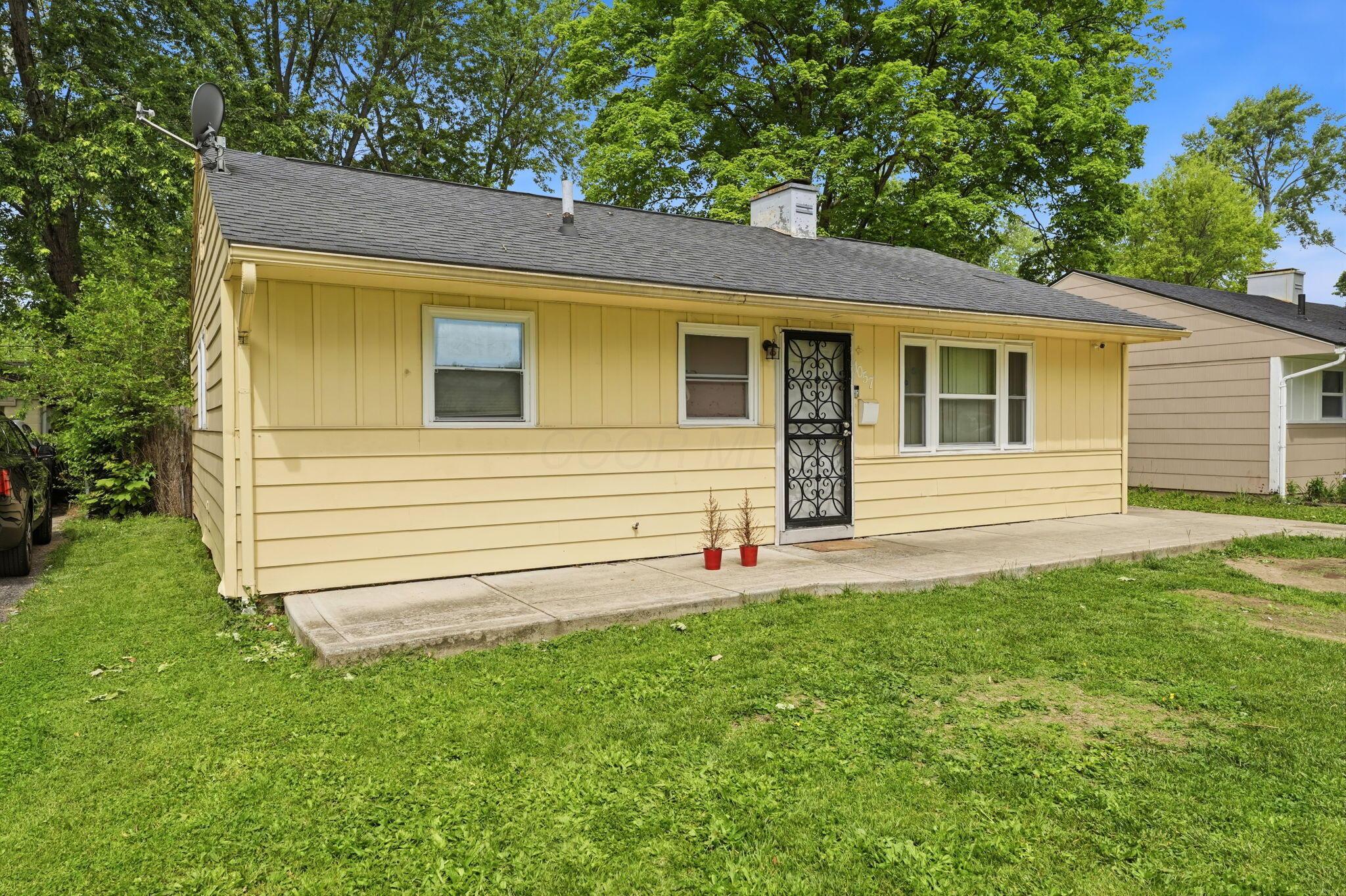 1057 South Hampton Road Columbus, OH 43227 - Photo 2 of 14 2-web-or-mls-1057-s-hampton-rd