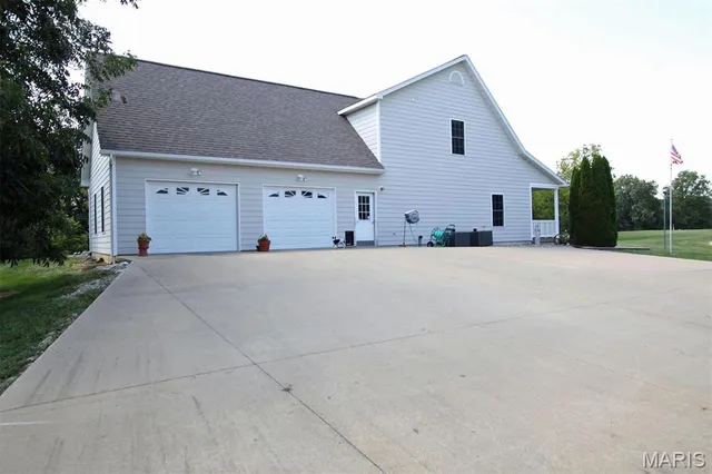 $489,900 | 2367 Degerlia Hollow Road, Hardin, IL 62047