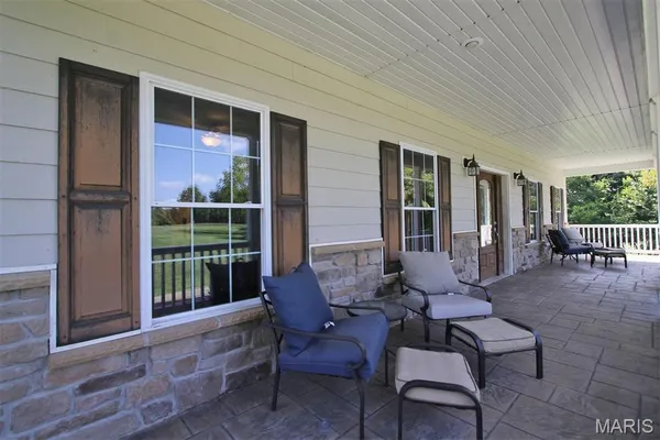 $440,000 | 2367 Degerlia Hollow Road, Hardin, IL 62047