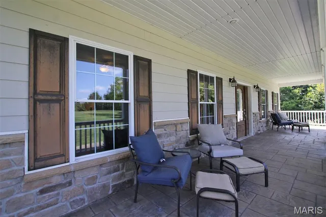 $489,900 | 2367 Degerlia Hollow Road, Hardin, IL 62047