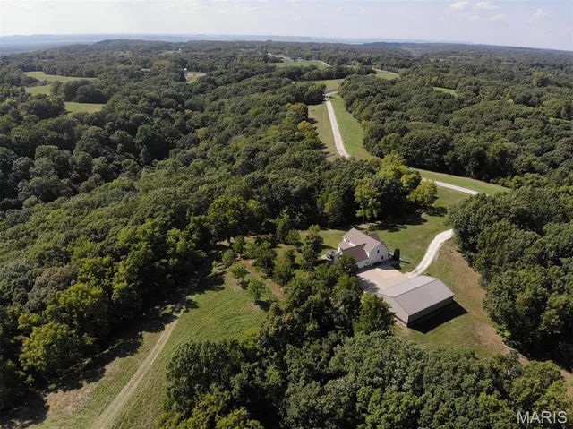 $489,900 | 2367 Degerlia Hollow Road, Hardin, IL 62047