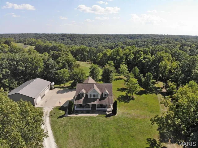 $489,900 | 2367 Degerlia Hollow Road, Hardin, IL 62047
