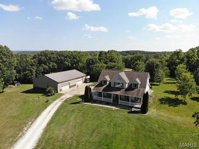 $489,900 | 2367 Degerlia Hollow Road, Hardin, IL 62047