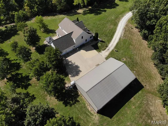$489,900 | 2367 Degerlia Hollow Road, Hardin, IL 62047