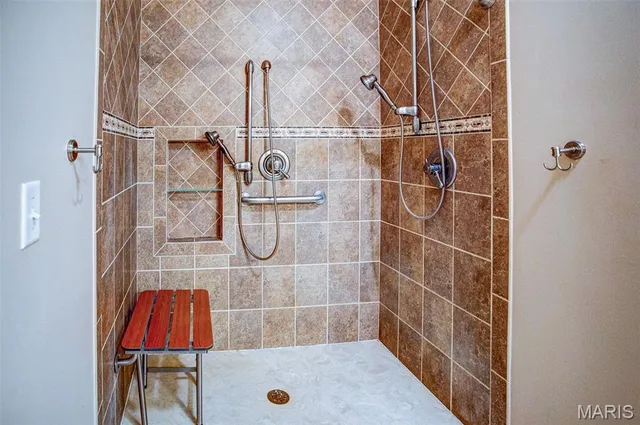 $489,900 | 2367 Degerlia Hollow Road, Hardin, IL 62047