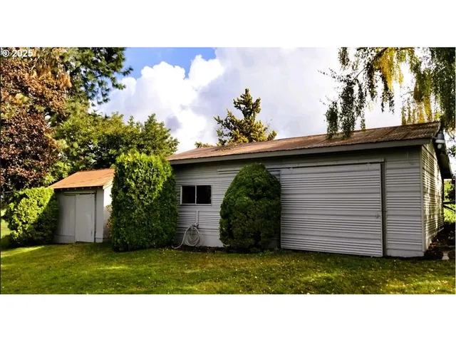 a view of outdoor space