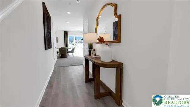 a view of entryway and livingroom