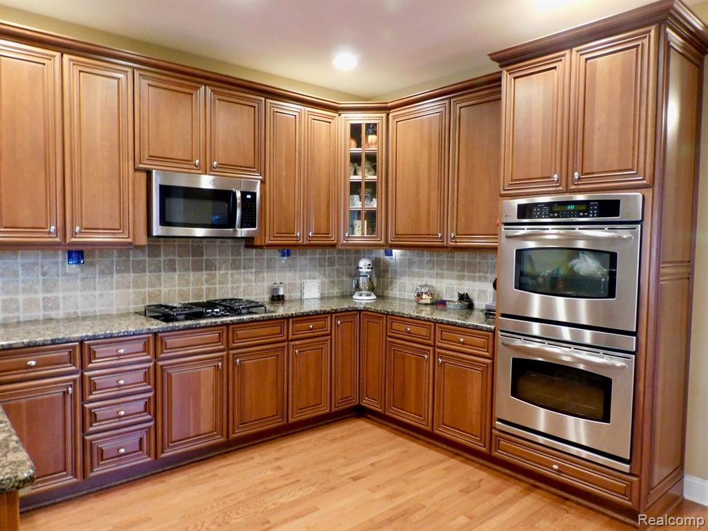 24907 Reeds Pointe Drive Novi, MI 48374 - Photo 6 of 35