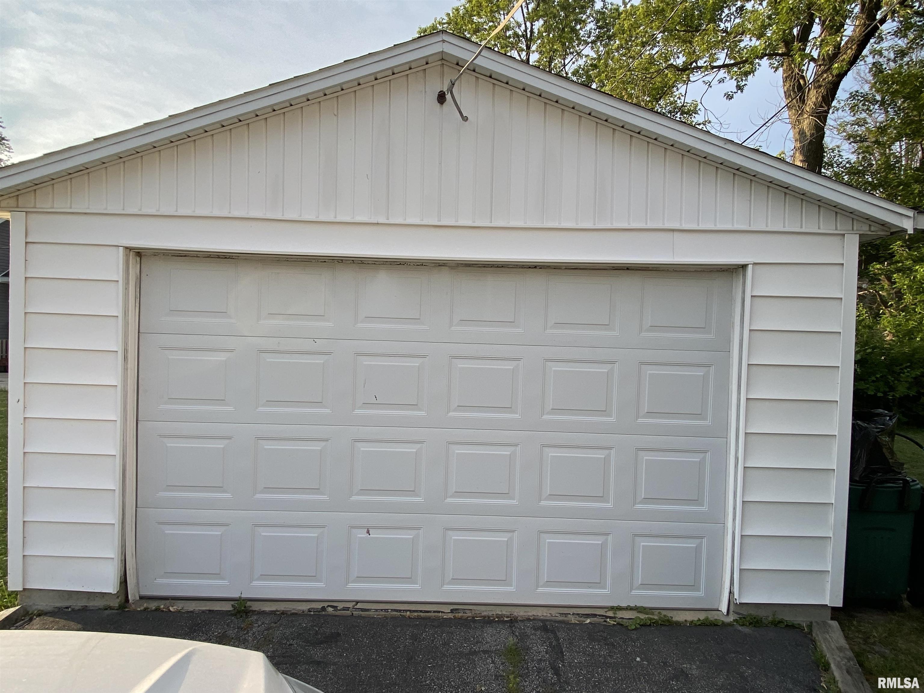 1114 West Cedar Street Salem, IL 62881 - Photo 2 of 25