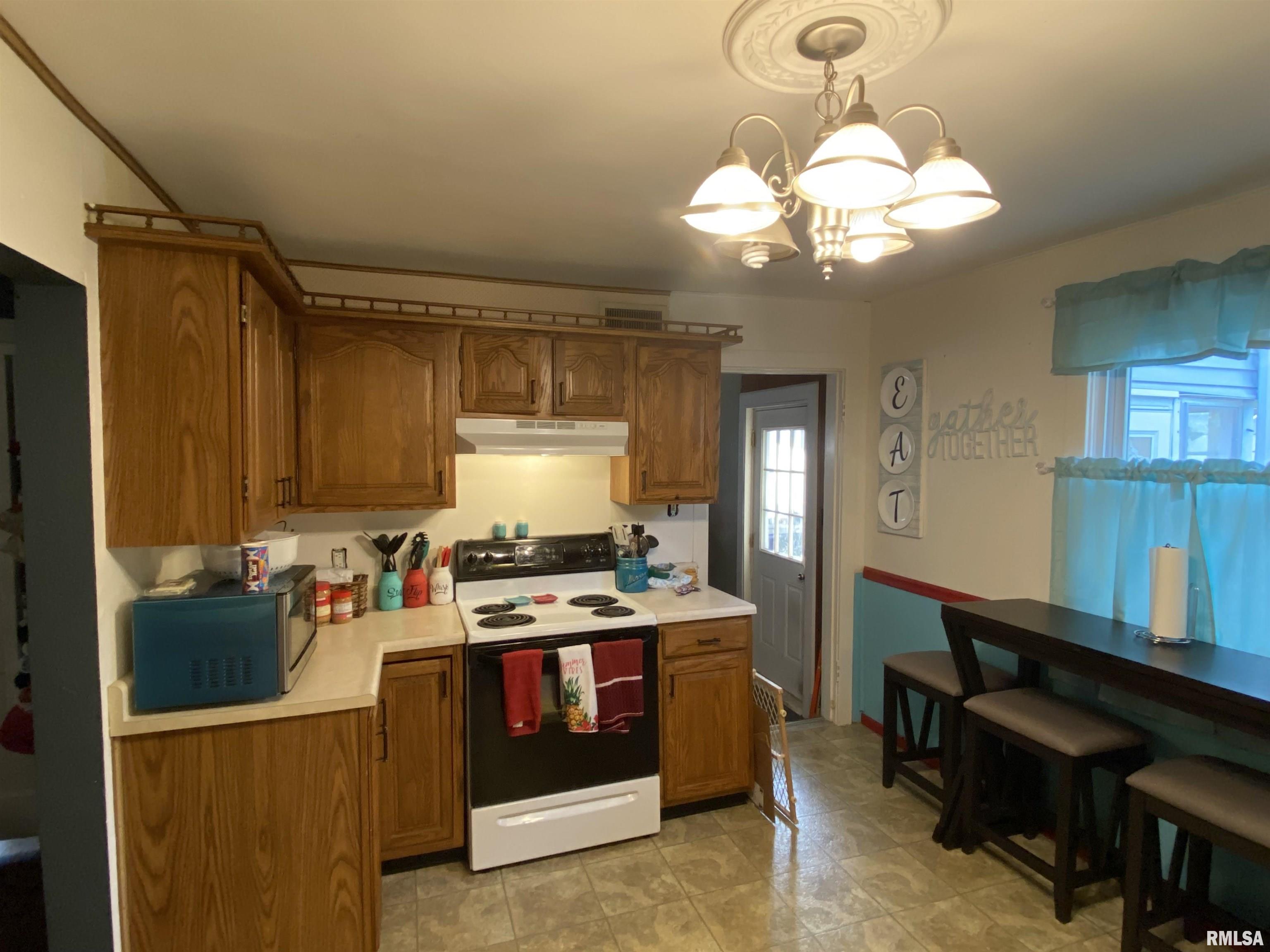1114 West Cedar Street Salem, IL 62881 - Photo 3 of 25