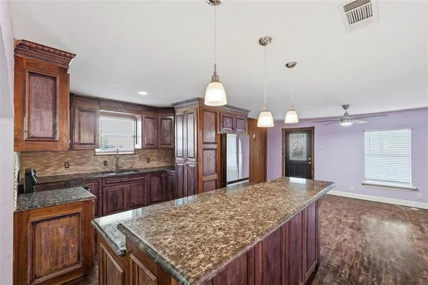 $2,000 | 2734 Fordham Road, Dallas, TX 75216