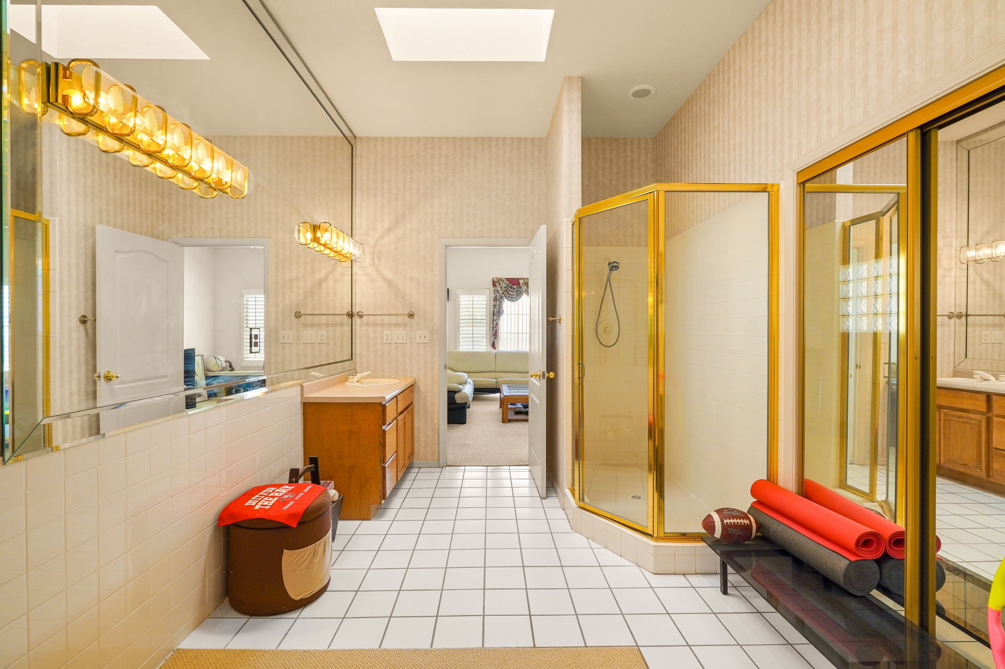 6574 Eagle Ridge Drive El Paso, TX 79912 - Photo 15 of 50 a room with a washer and dryer