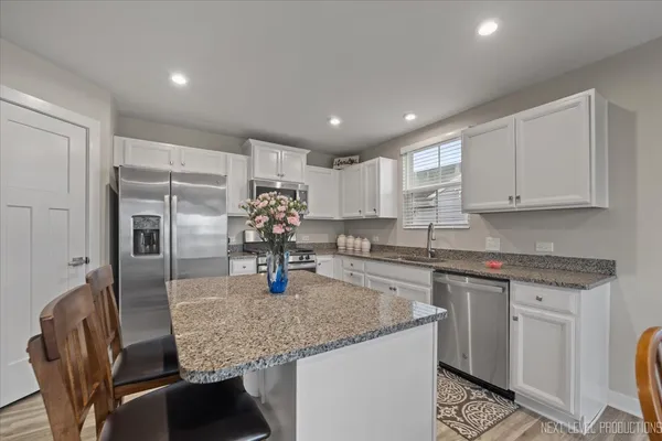 $360,000 | 2707 Nickerson Court, Yorkville, IL 60560